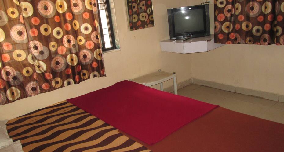 Hotel Sai Piyush Guest House, Shirdi 3